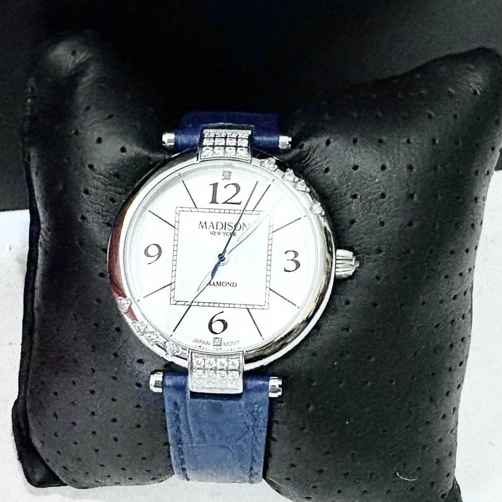 🌹HP🌹NEW Madison New York Diamond Silver Quarts Watch w Navy Calf Leather - Picture 4 of 5